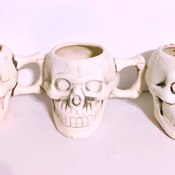 White Ceramic Skull Shaped Mug Set Of 3 - Picture 2 of 5